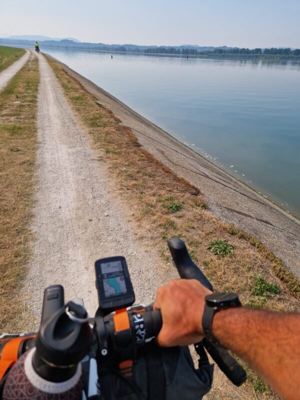 Tratto Gravel sull'argine della Drava