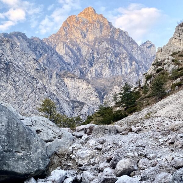 Anello del Monte Ciavac: trekking sulla faglia periadriatica