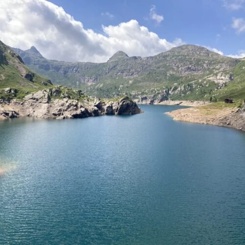 LAVIA | Escursione in provincia di Bergamo in Alta Val Brembana. Da Carona al Rifugio Laghi Gemelli, passando per cinque laghi