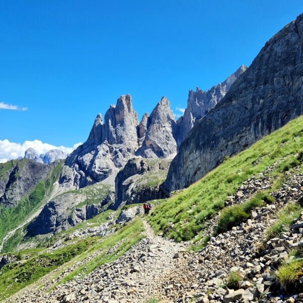 Escursione al Rifugio Mulaz (2571 m) da Passo Valles